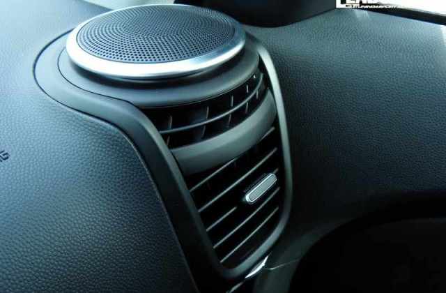 kia-soul-2014-interno tweeter  (14)