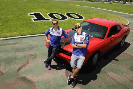   Valentino Rossi e Jorge Lorenzo con la Dodge Challenger SRT8