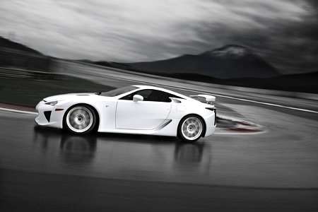 Nuova Lexus LFA 