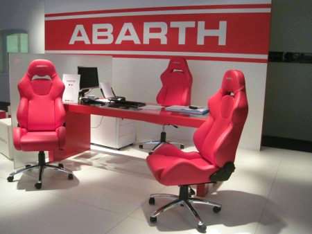 Lo spazio dedicato alla vendita delle vetture Abarth si caratterizza per la sportività del brand